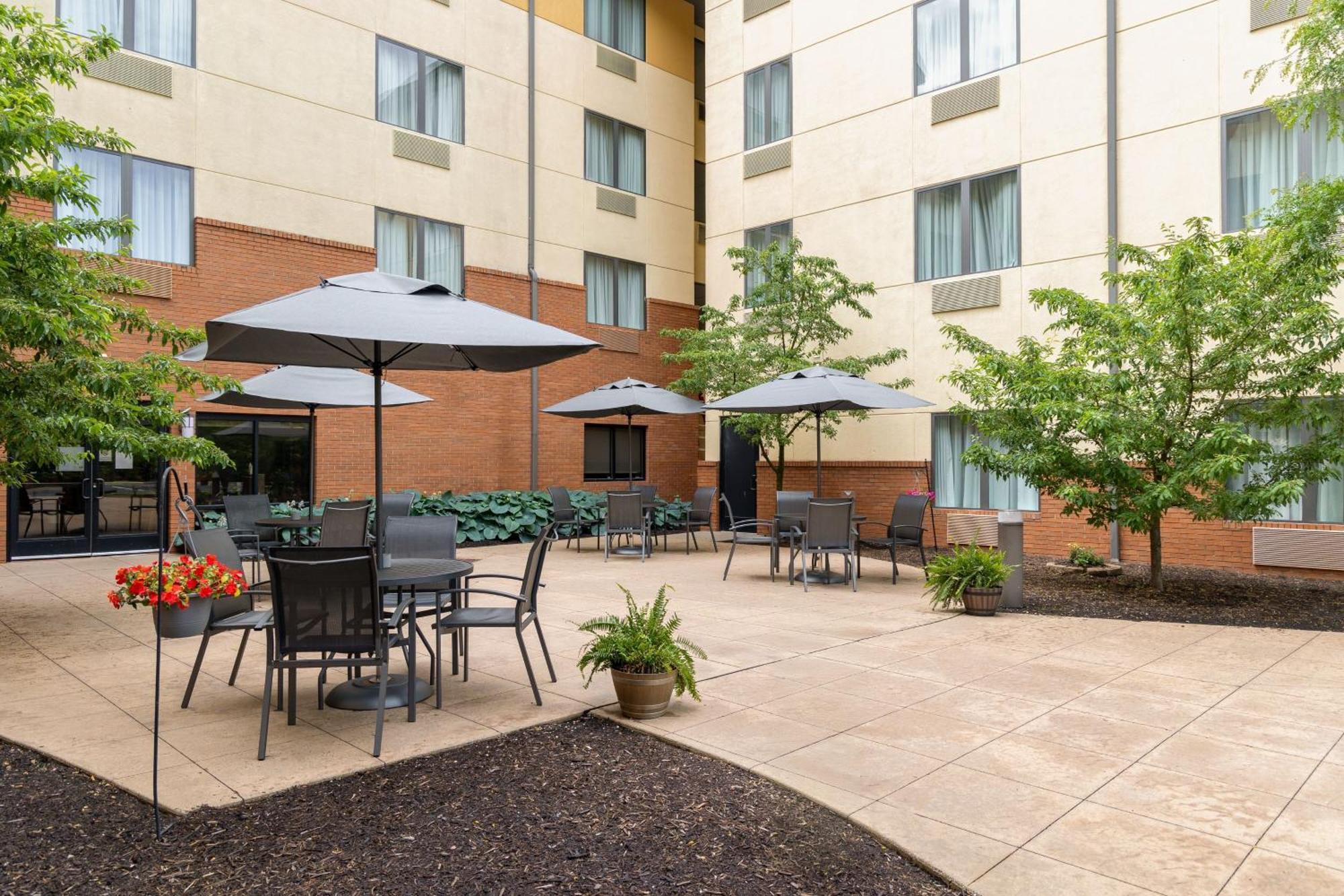 Towneplace Suites By Marriott Erie Exterior photo