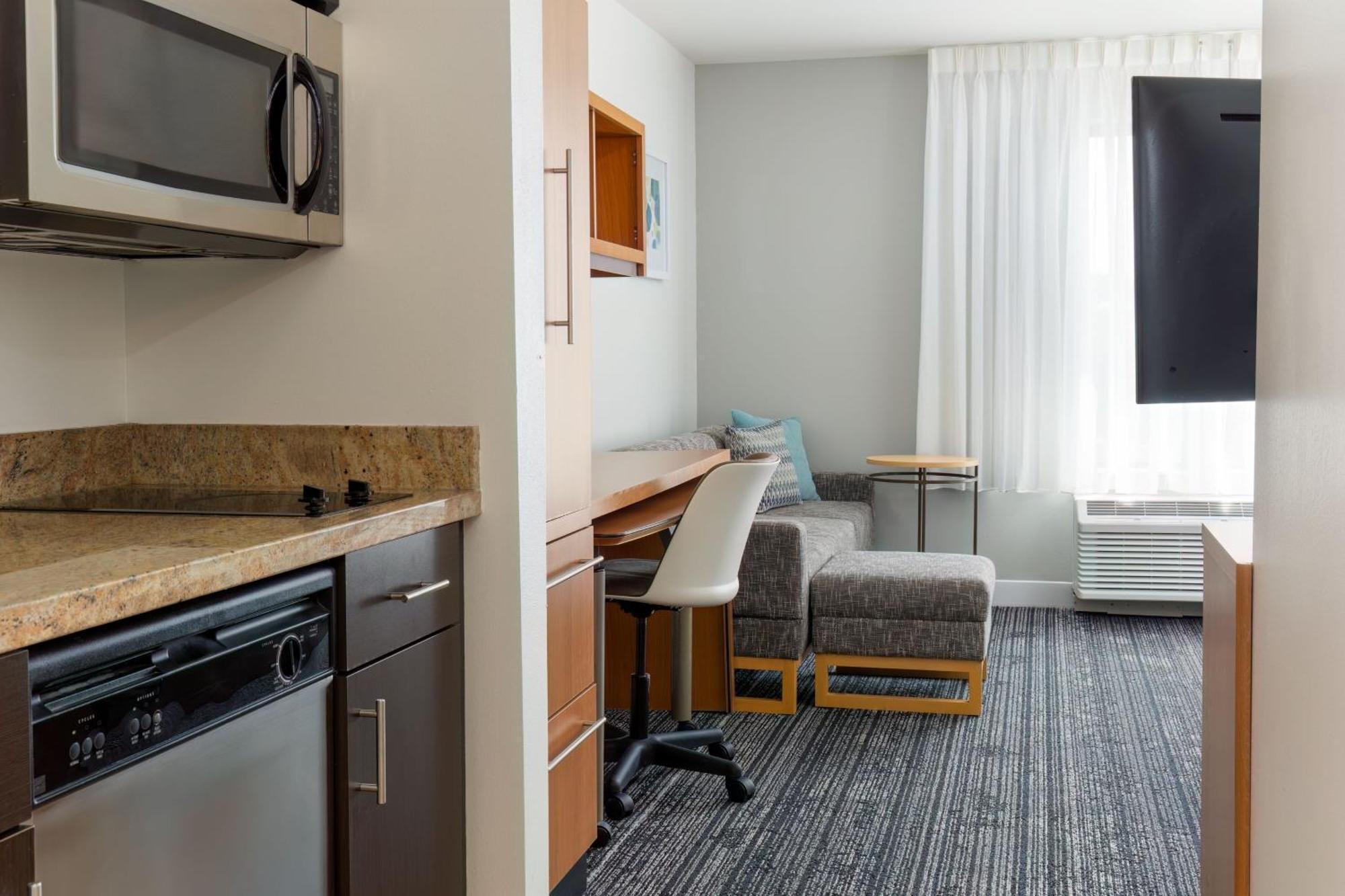 Towneplace Suites By Marriott Erie Exterior photo