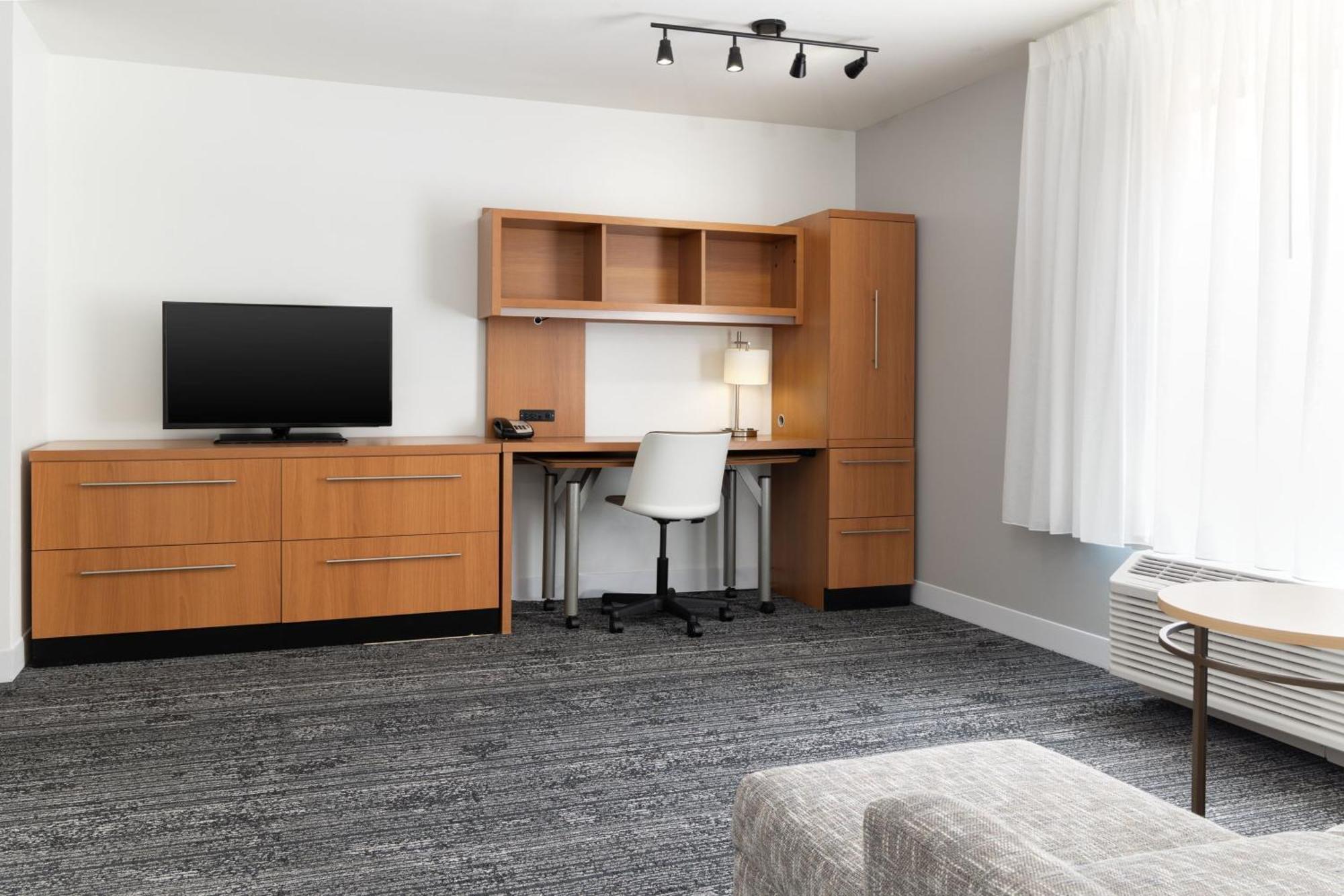 Towneplace Suites By Marriott Erie Exterior photo