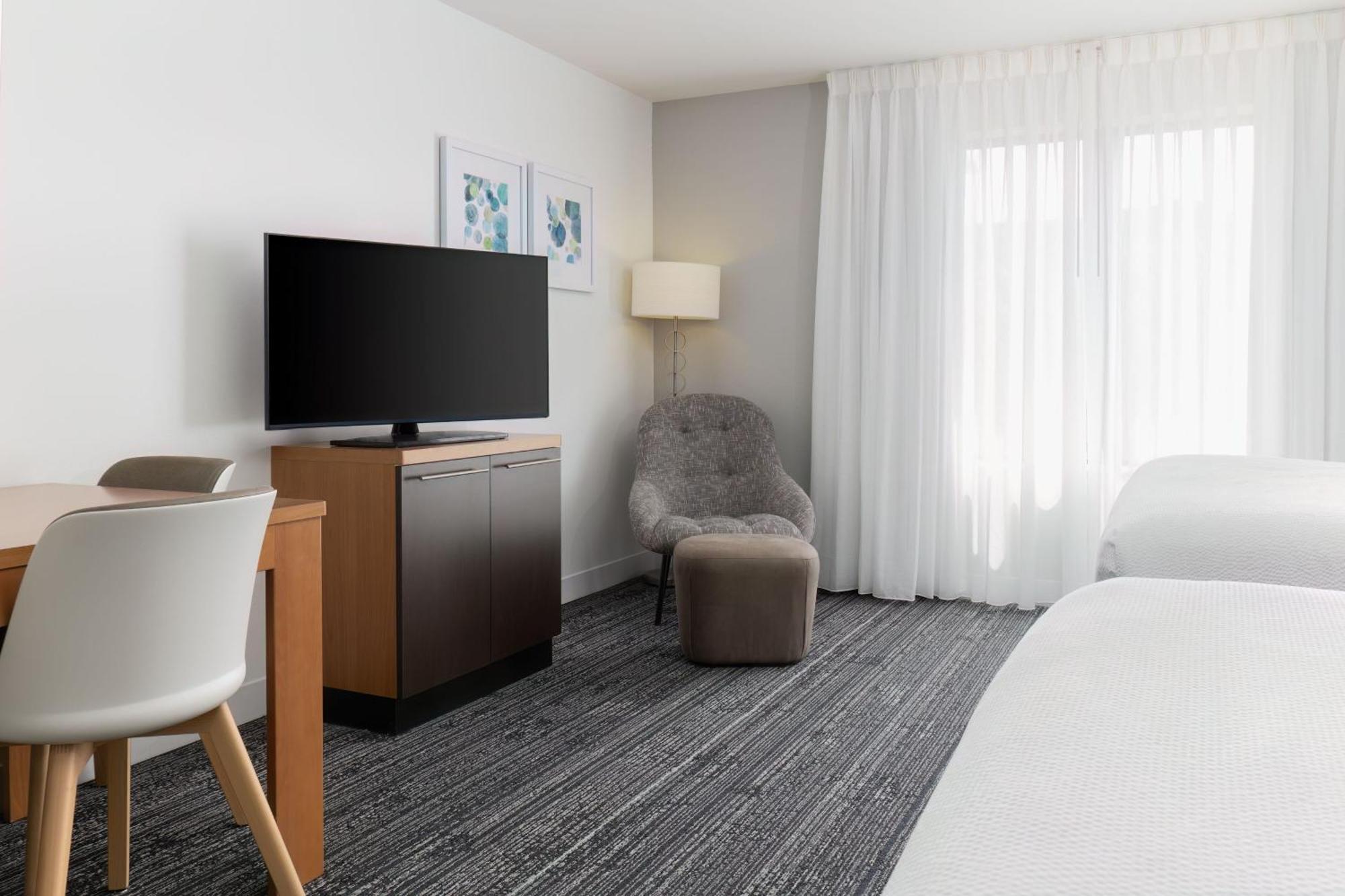 Towneplace Suites By Marriott Erie Exterior photo